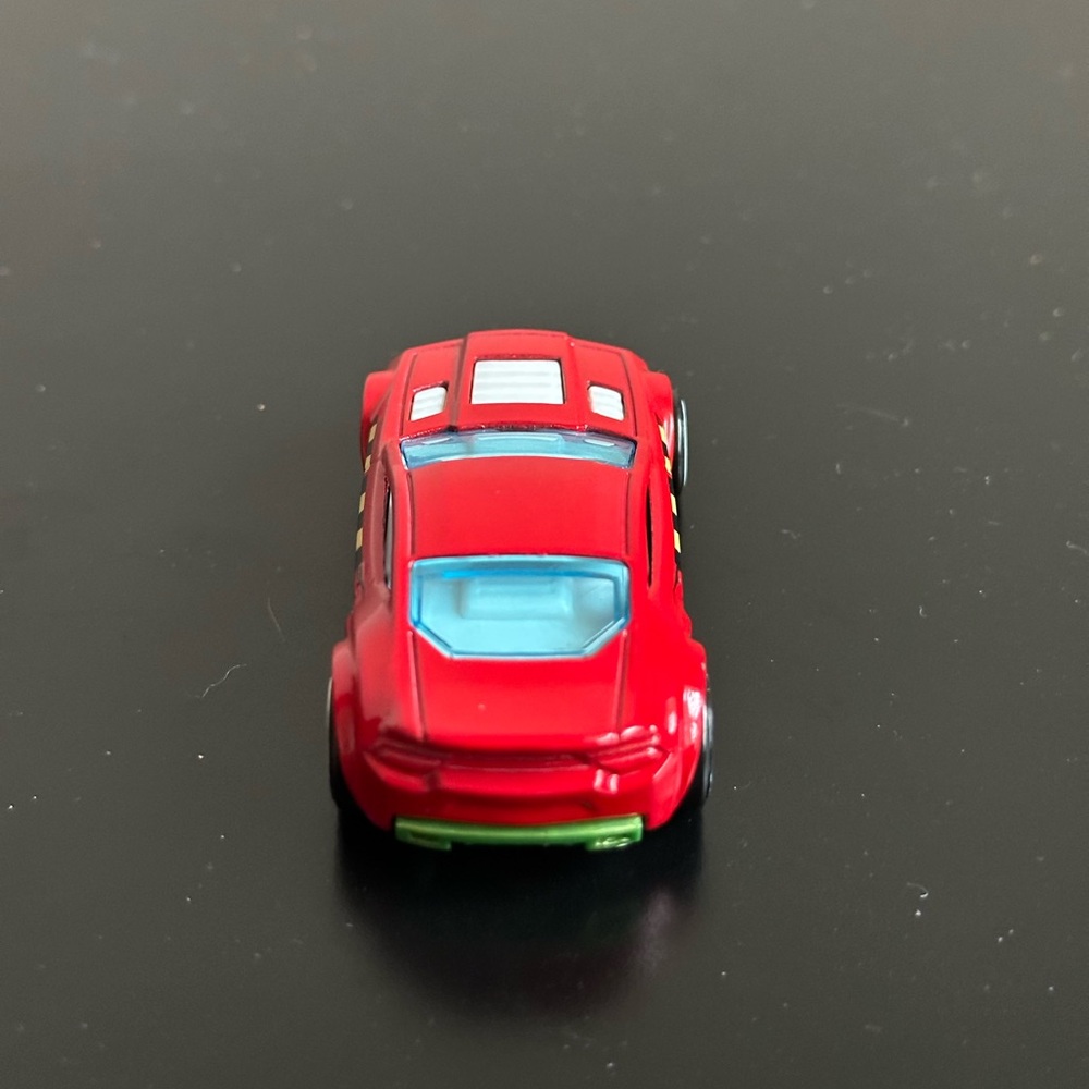 2009 HOT WHEELS TORQUE TWISTER #04 HW RESCUE RED 1:64 DIECAST 2.5" CAR - Picture 7 of 13